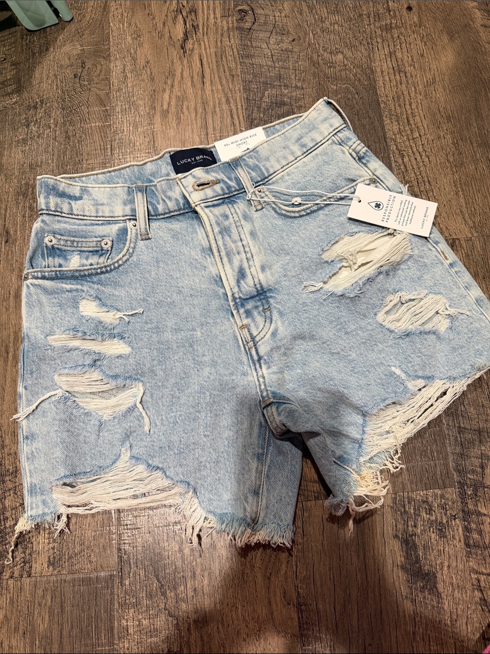 NWT Lucky Brand Faded Light Blue Distressed Denim Shorts 90s MIDI High Rise